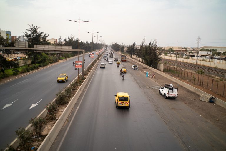 Sur la Nationale 1 à Dakar : la suppression des passerelles accentue l’insécurité des piétons (podcast)